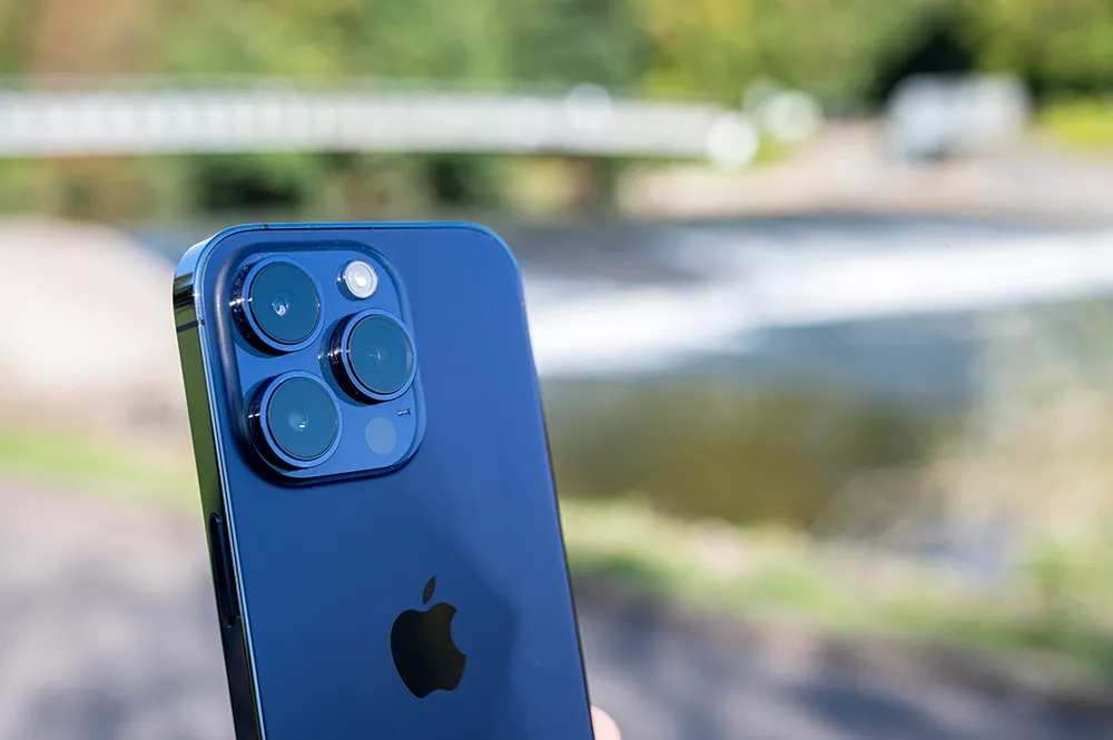 You can use your smartphone to take passport photos - iPhone14Pro