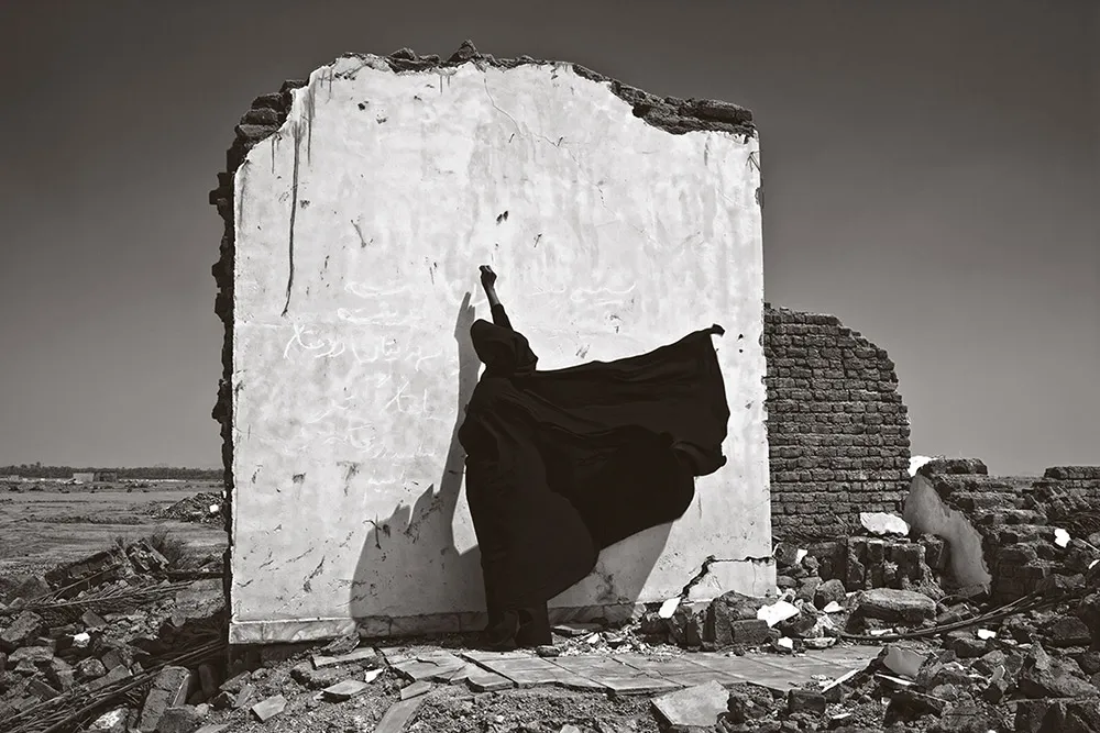 Isabel Muñoz, Untitled, from the series ‘Bam’, 2005. © Isabel Muñoz. best women photographers alternate history