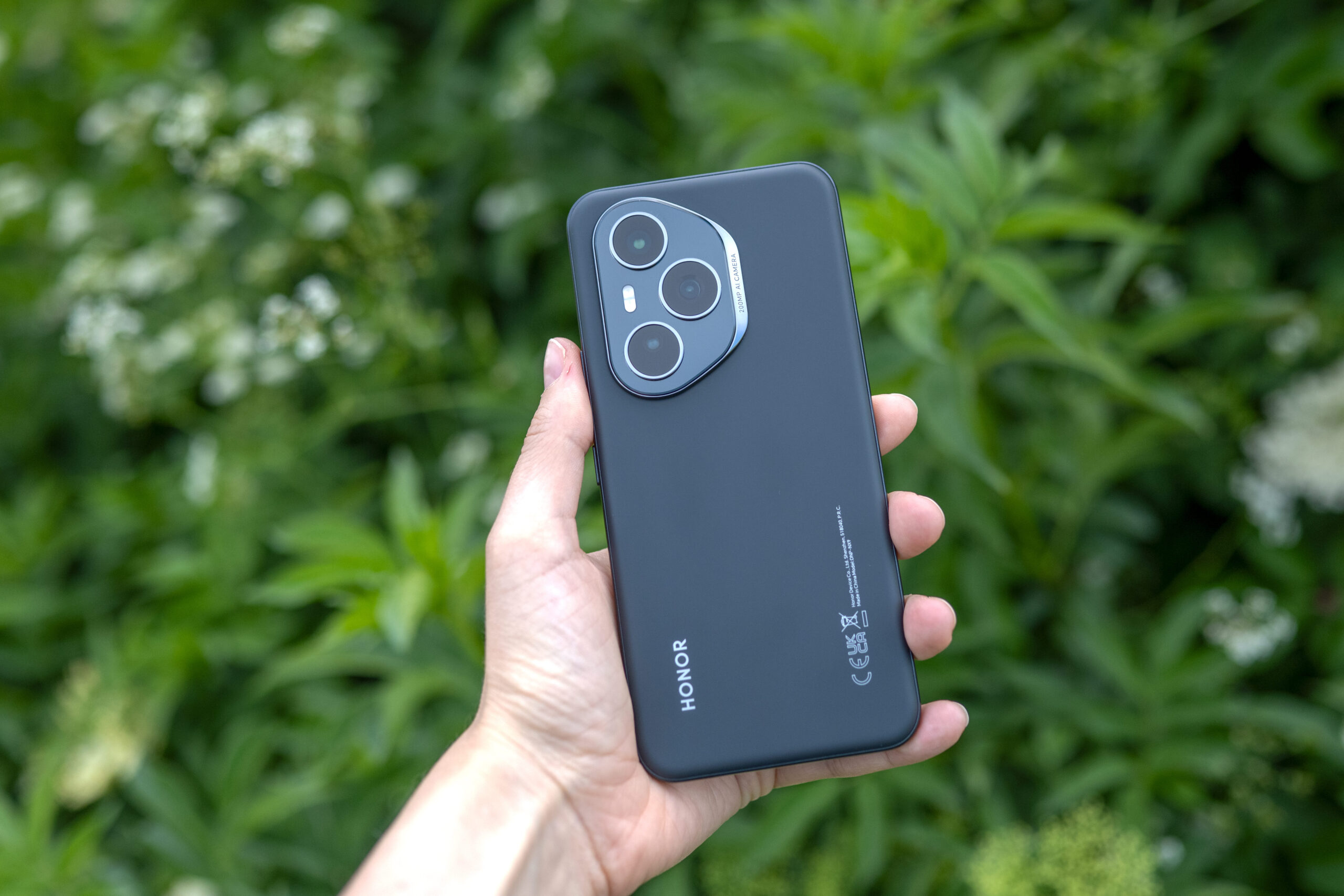 Honor 400 Pro in hand