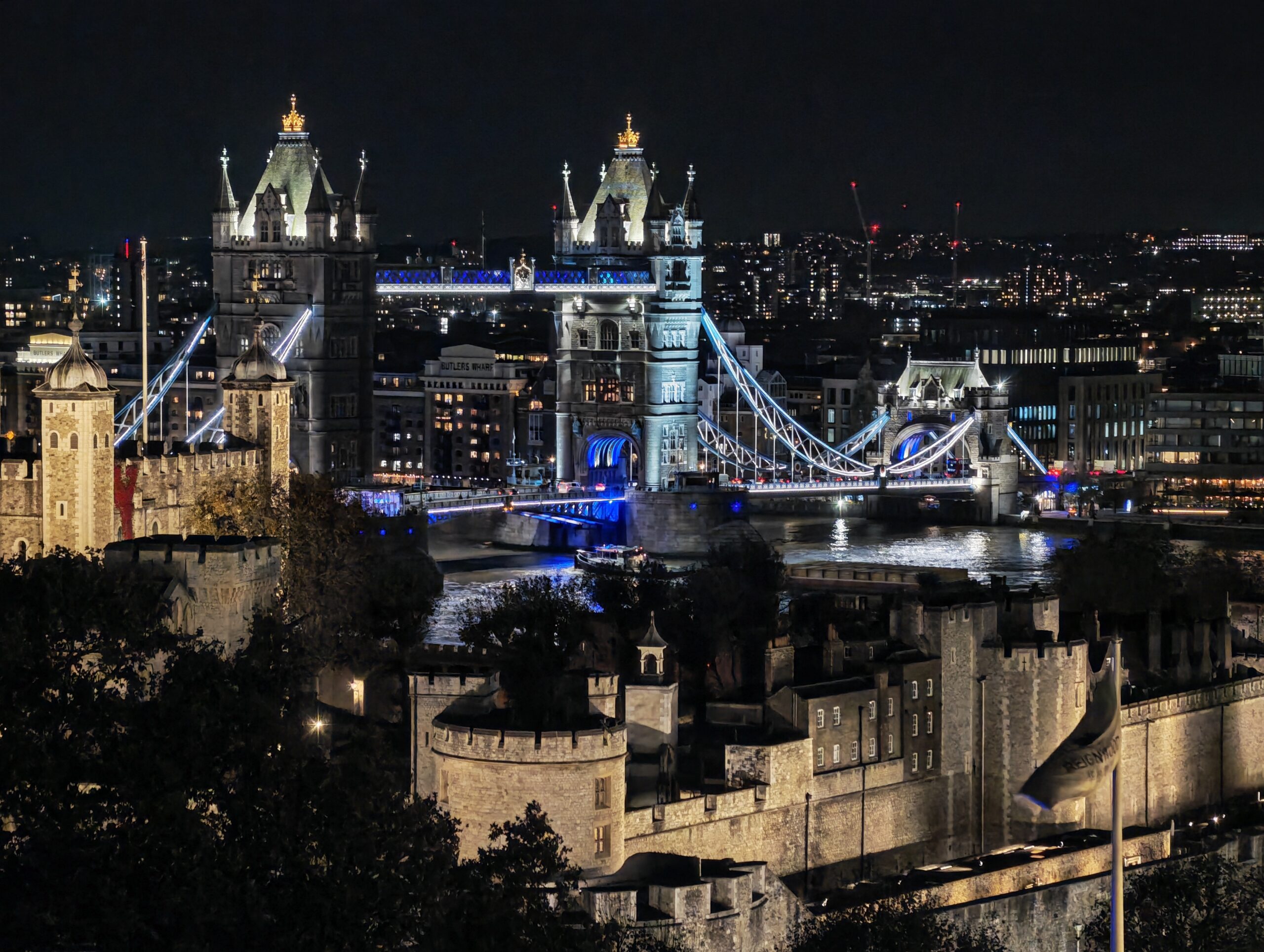 London Bridge at night using telephoto camera. Photo Joshua Waller