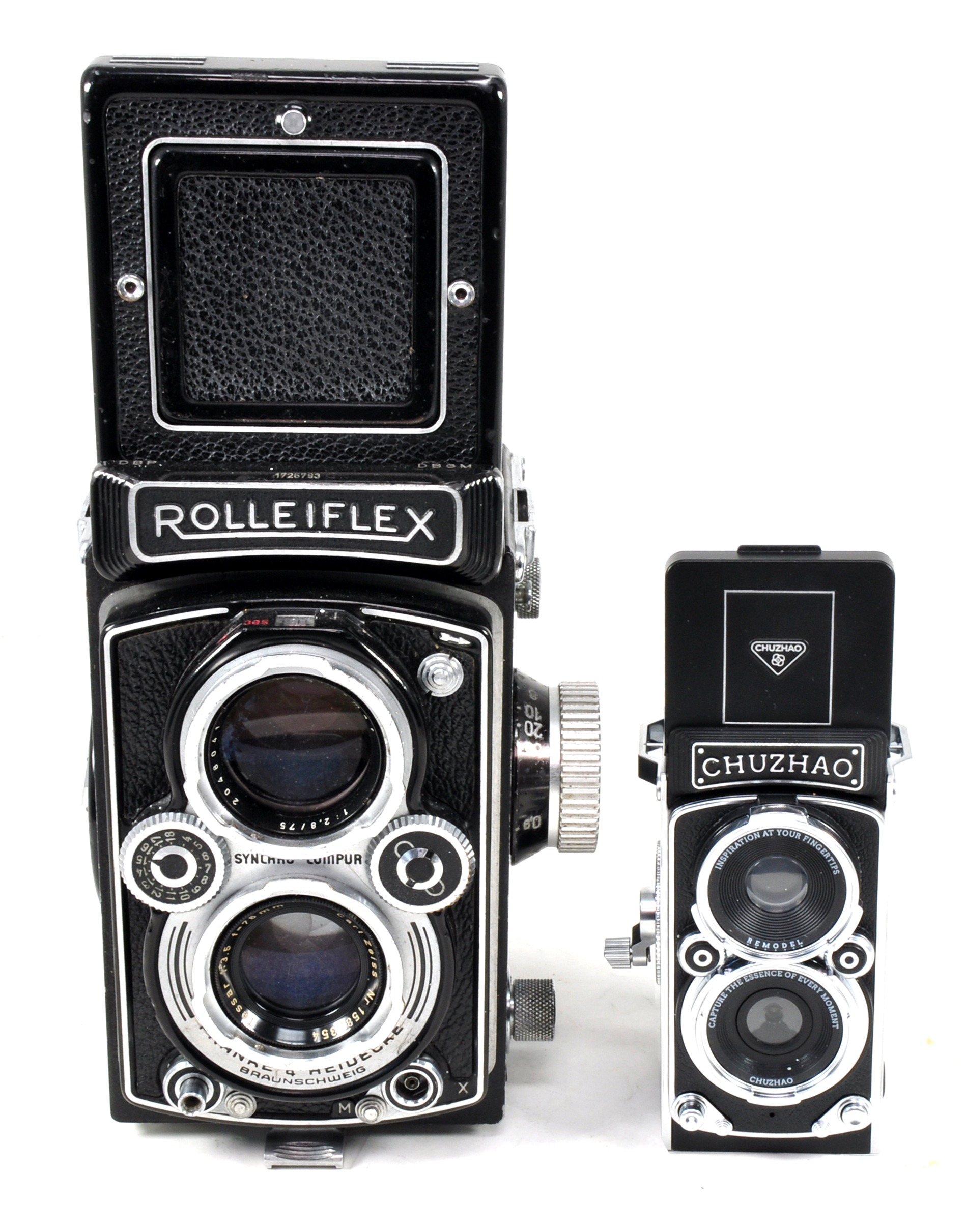 The miniature Chinese Chuzhao side-by-side with a normal size Rolleiflex