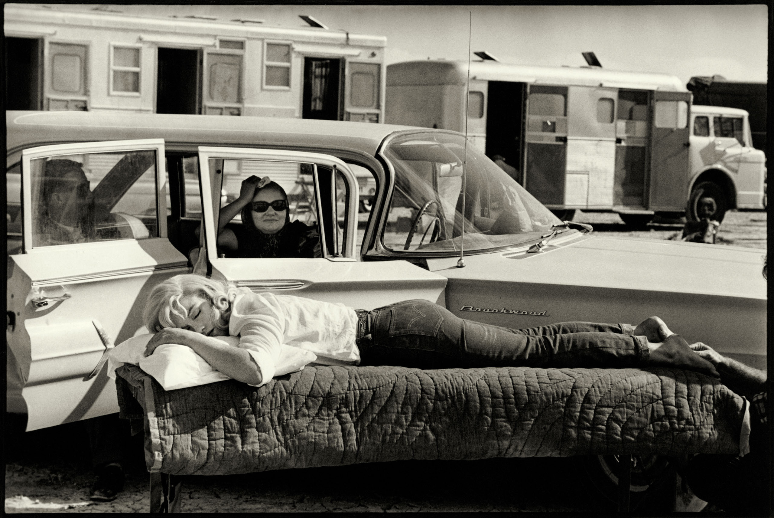 Marilyn Monroe rests under the watchful eye of Paula Strasberg between takes of The Misfits, Nevada, 1960 © The Estate of Eve Arnold