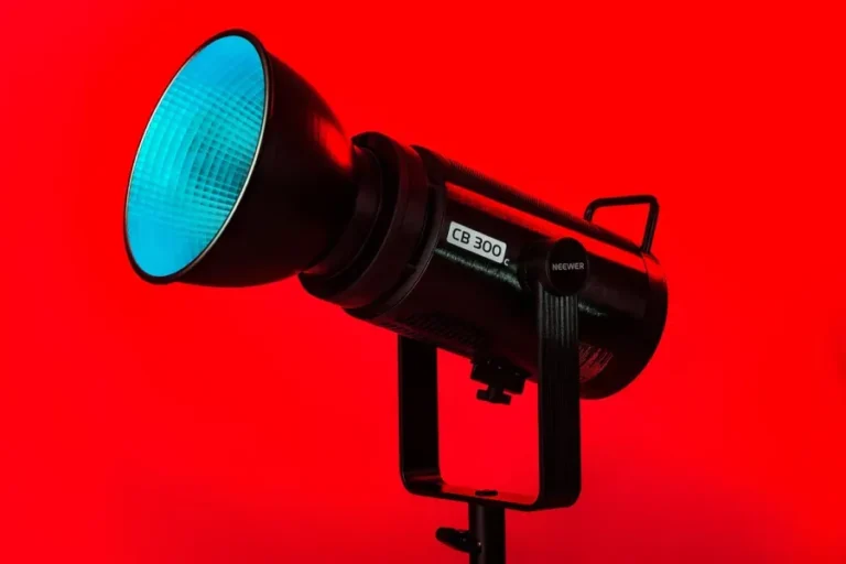 Neewer CB300C review – versatile and powerful RGB light on a budget