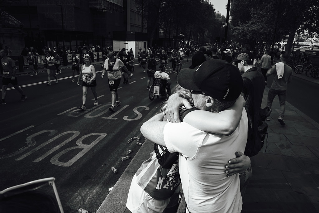 marathon runner hugging family member mid race