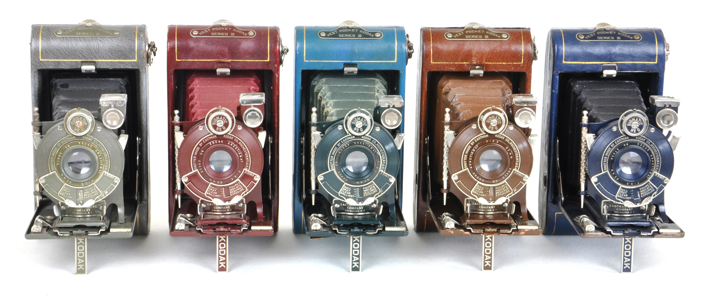 [Pic-01]
The five colours of the Kodak Vanity camera – notice the stylus next to the lens of each camera, ready for use with autographic feature