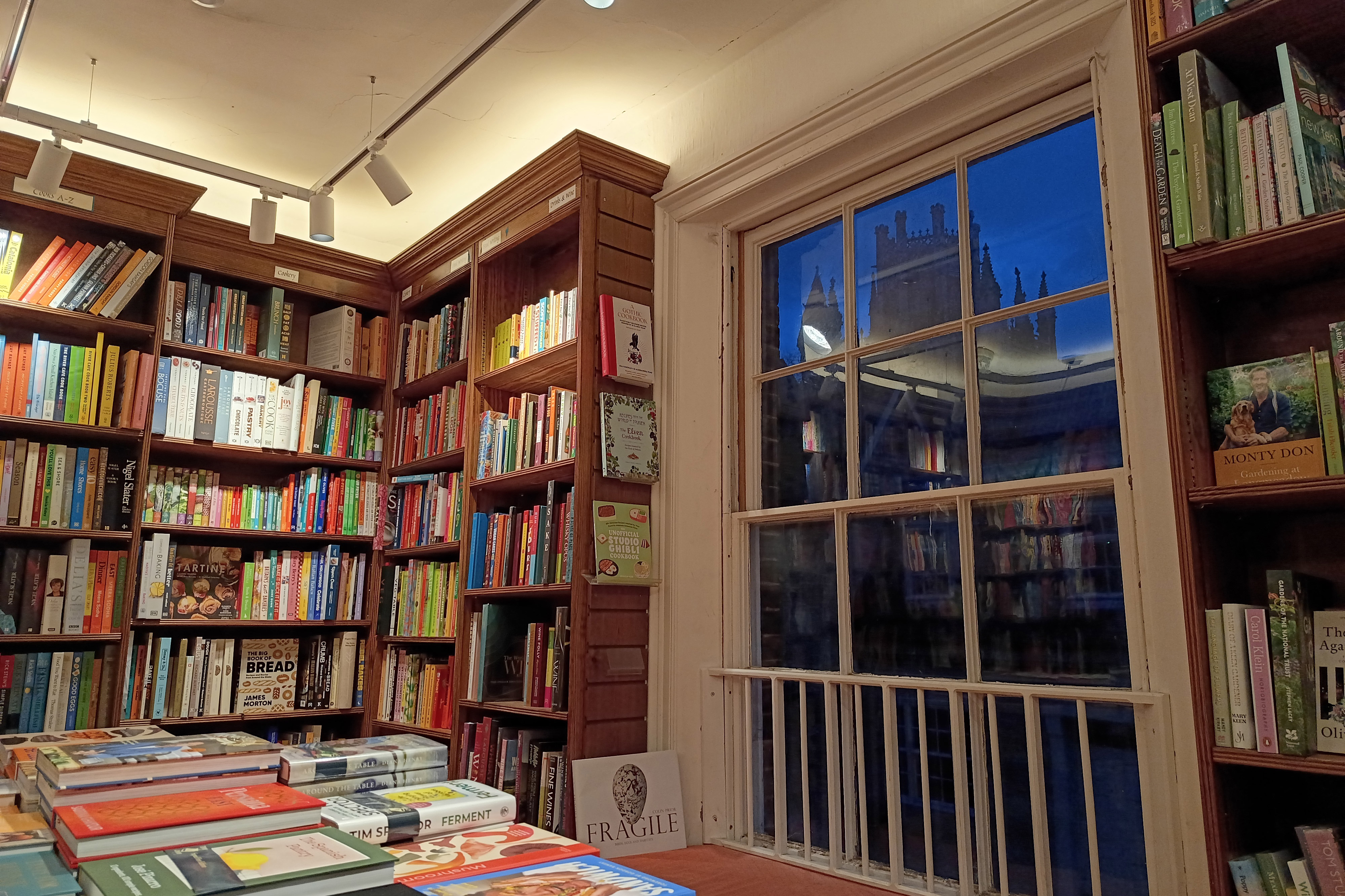 Moto G77 HDR low light shot