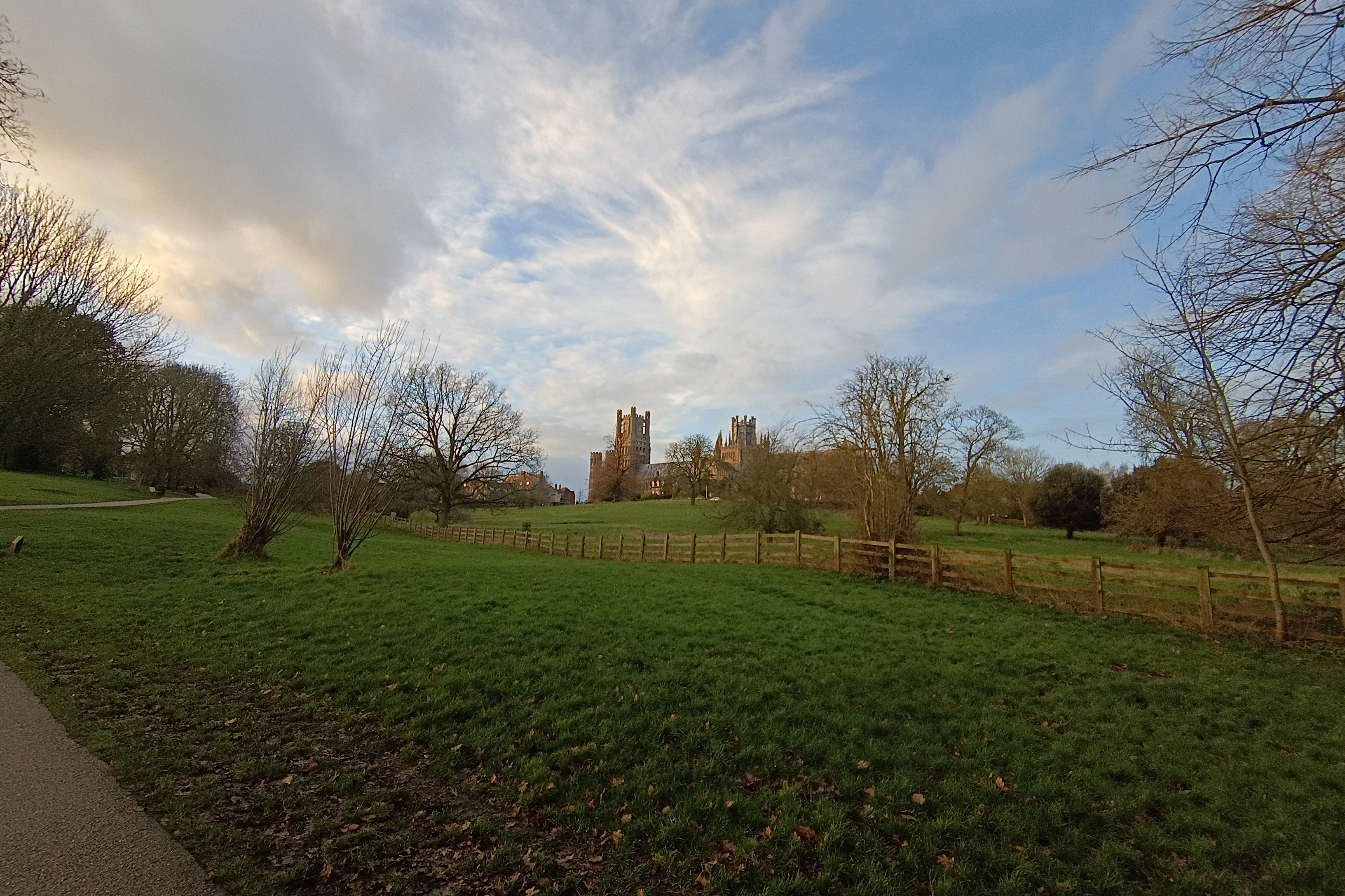 Moto G77 0.8x ultrawide lens.