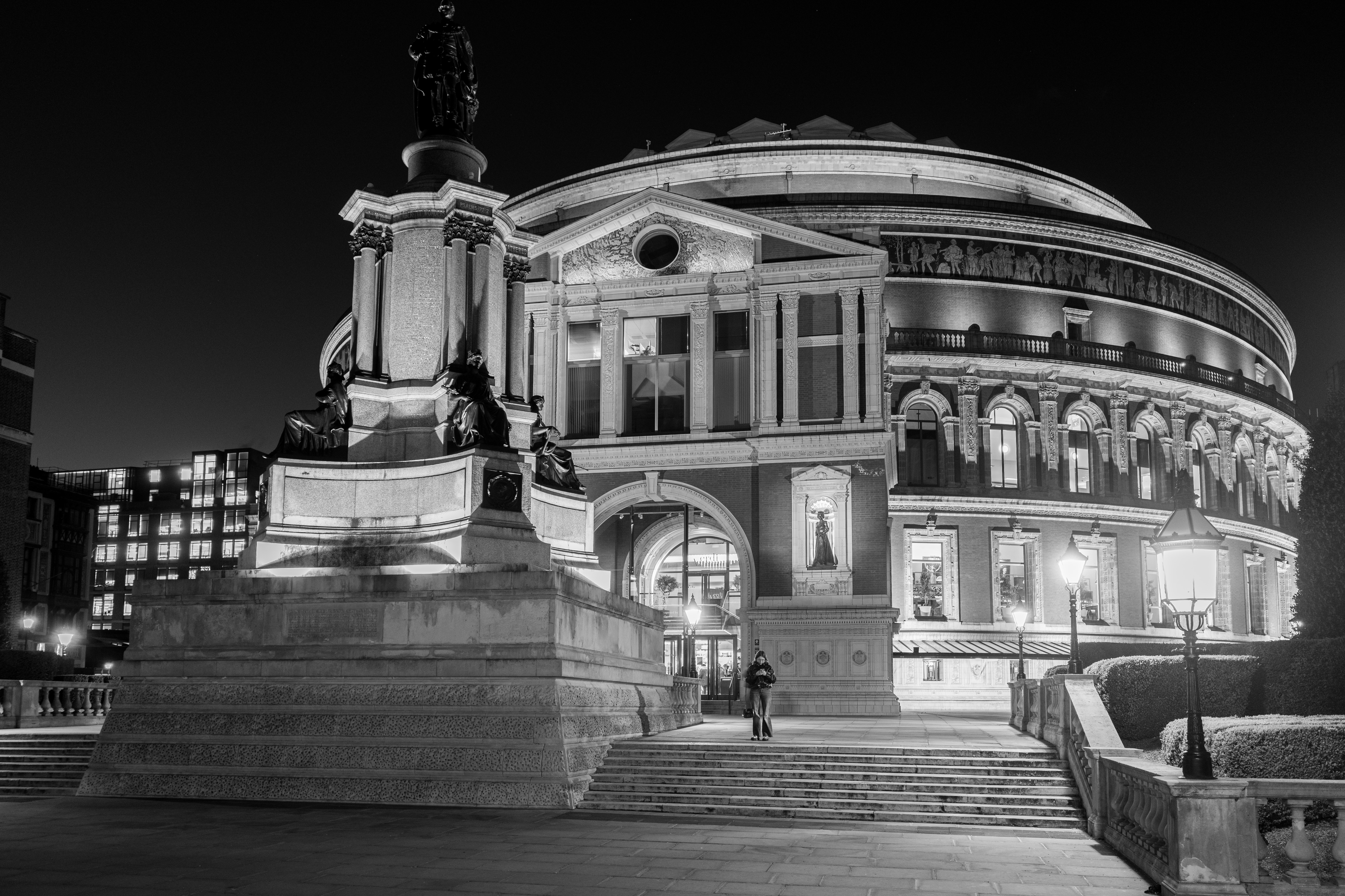 Ricoh GR IV Monochrome sample image: Royal Albert Hall at night.