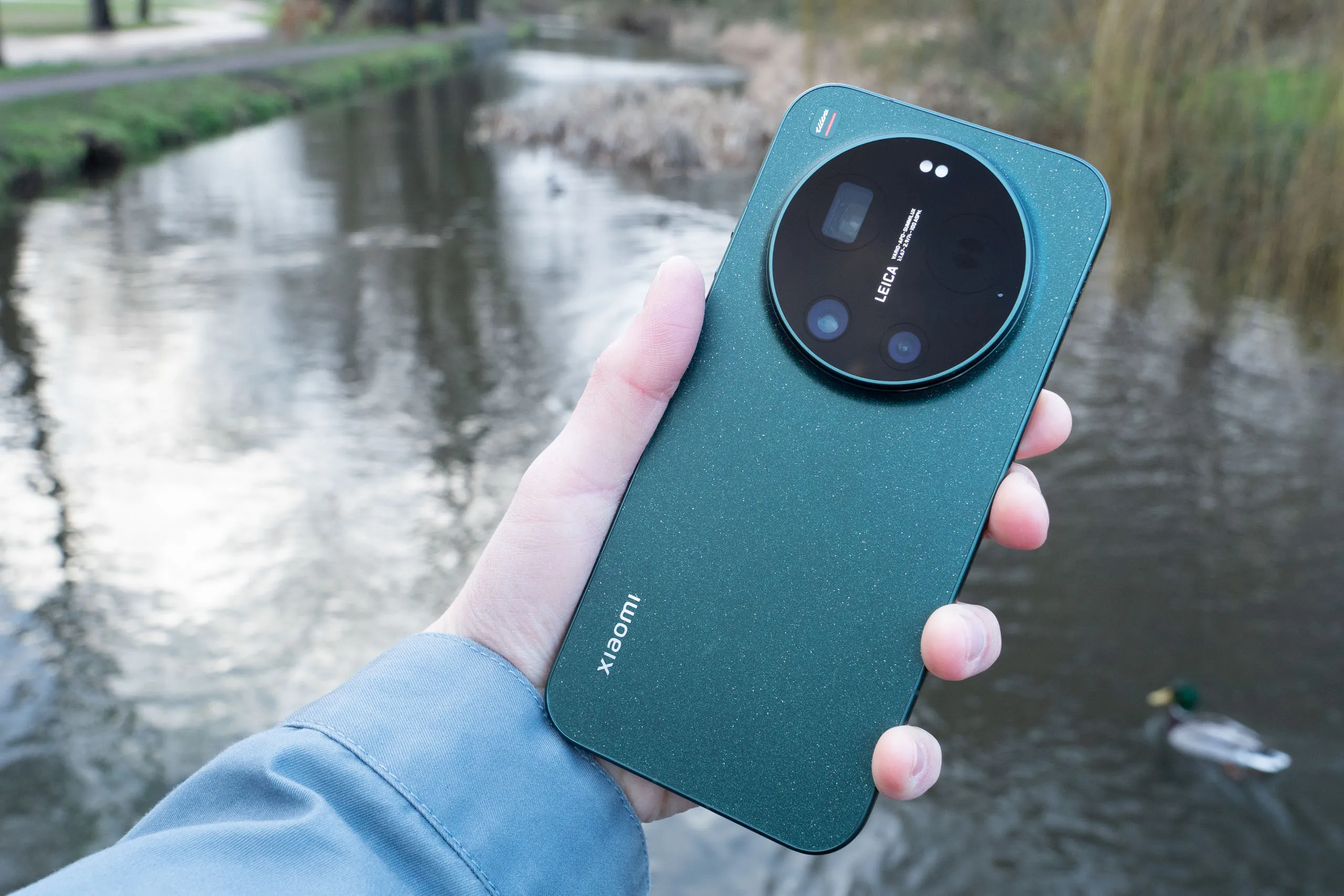 The Xiaomi 17 Ultra in hand