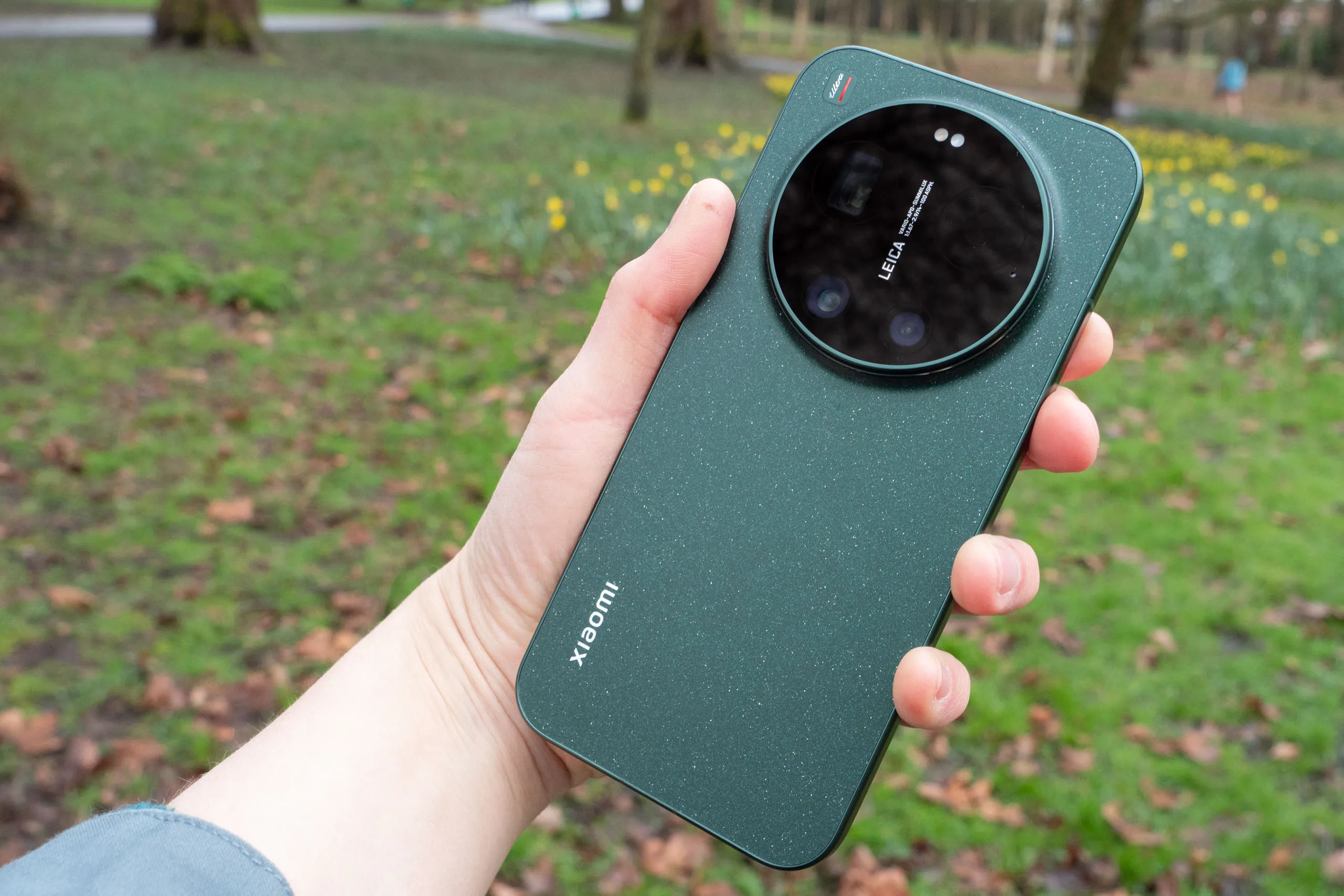 The Xiaomi 17 Ultra in hand